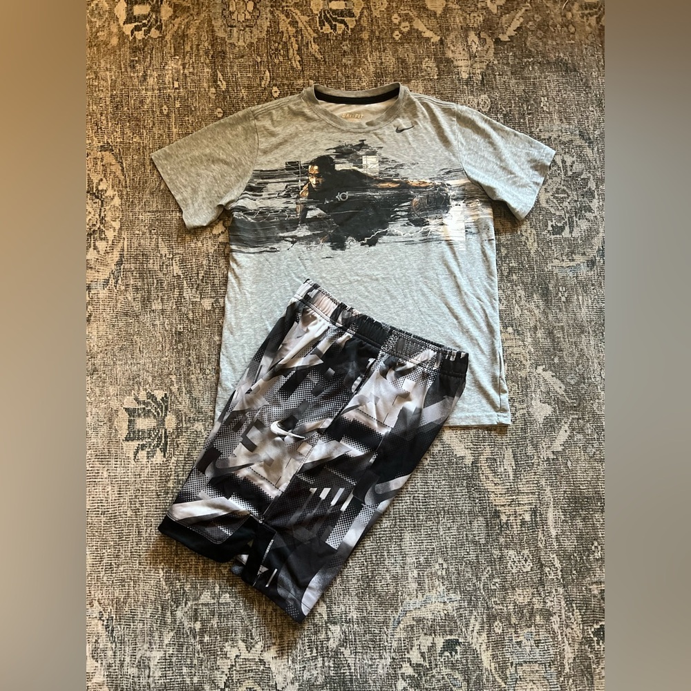 Nike Dri-Fit KD Tee & Nike Abstract Geometric Shorts Large